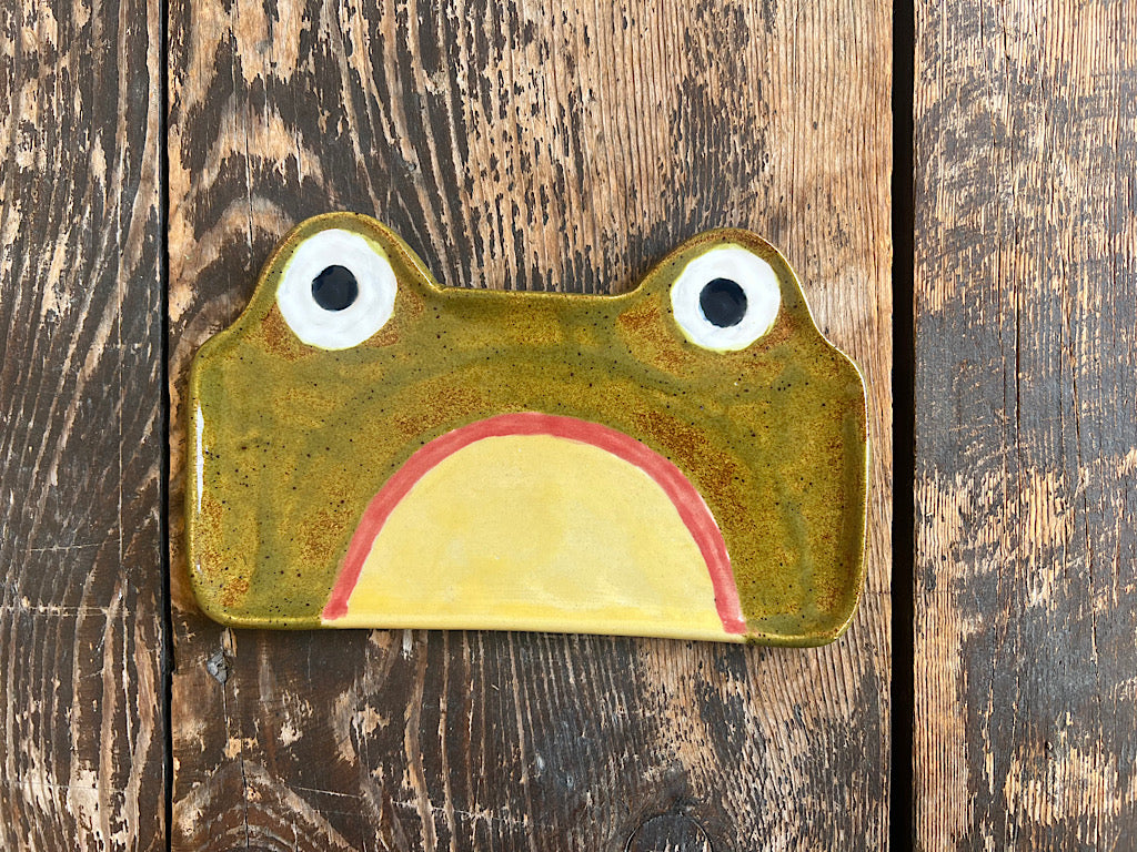 Handgemachtes Keramik-Gläsertablett in Froschform