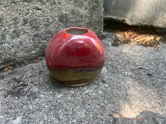 Handgemachte Keramikvase in Donutform, rund, rot