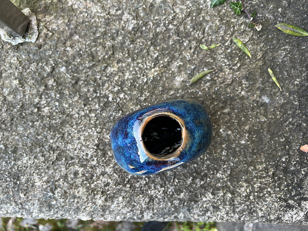 Handmade Ceramic Donut vase - round black stoneware - Opalescent dark