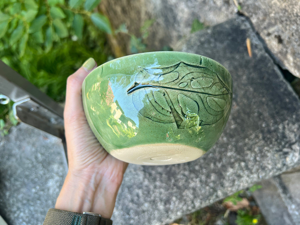 Handgemachte Müslischale aus Keramik mit Monstera – Grünes Steinzeug, 250 ml – Botanisch