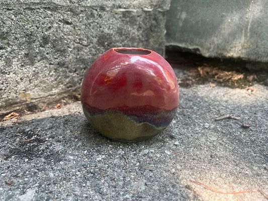 Handgemachte Keramikvase in Donutform, rund, rot