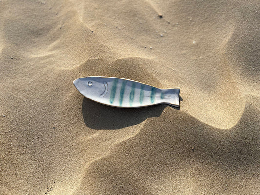 Handgemachte Ringschale in Fischform aus Keramik