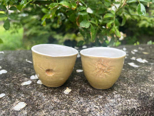 Handgemachte Espressotassen aus Keramik, botanisches Muster, 2er-Set