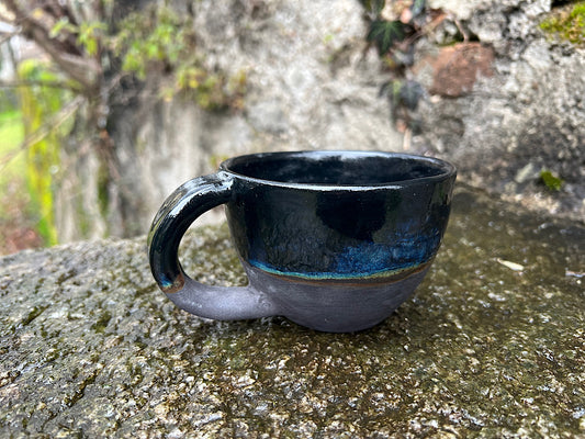 Handgemachte Keramiktasse in Cappuccino-Optik, schwarzes Steinzeug, 250 ml - Aurora