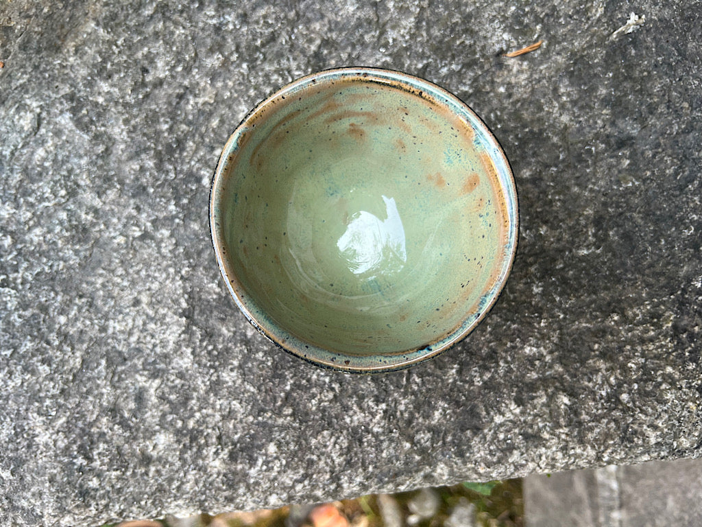 Tazza da Matcha Artigianale Nera – Ceramica Fatta a Mano 200 ml – Collezione Aurora