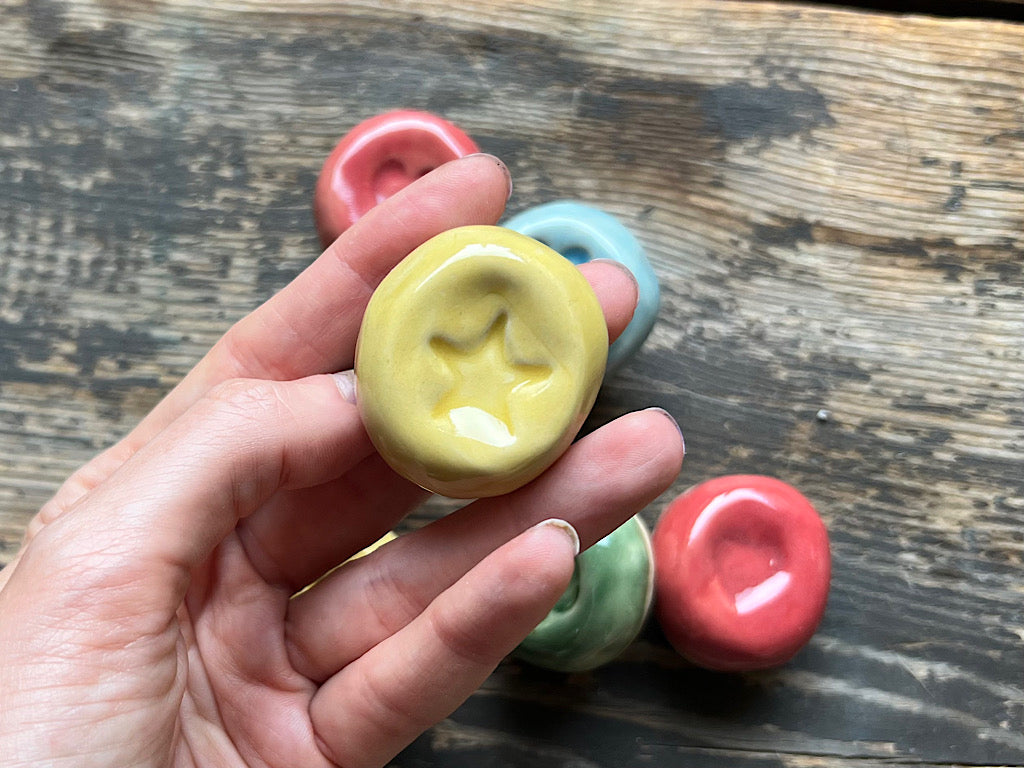 Pietra Anti Stress con il Cuore Rosa e Rosso in Ceramica