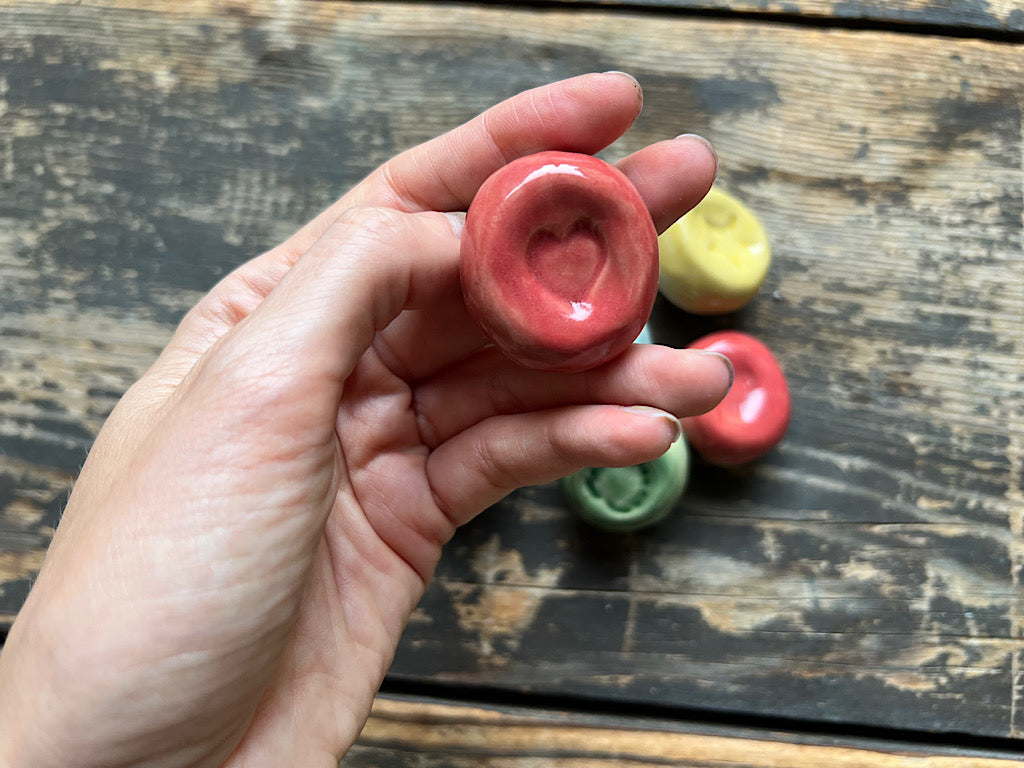 Pietra Anti Stress con il Cuore Rosa e Rosso in Ceramica