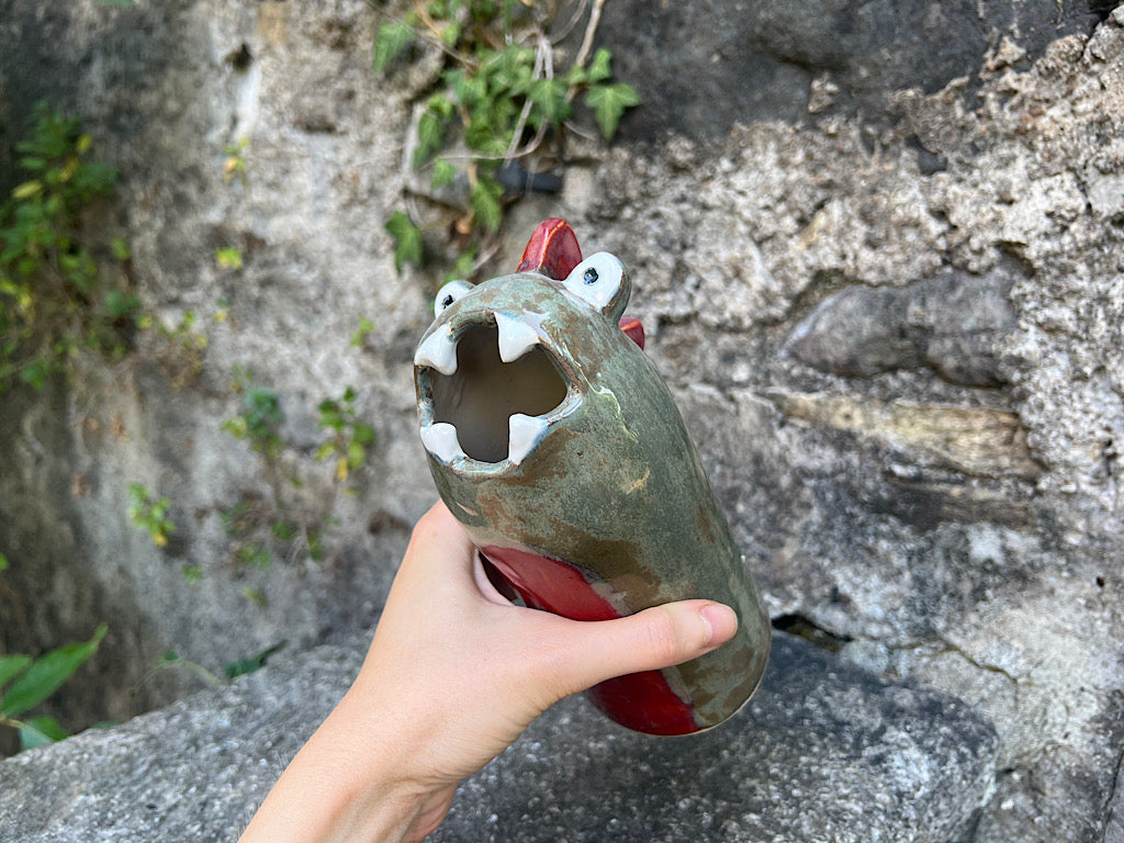 Vaso a forma di Dinosauro/Drago Artigianale in Ceramica Fatta a Mano