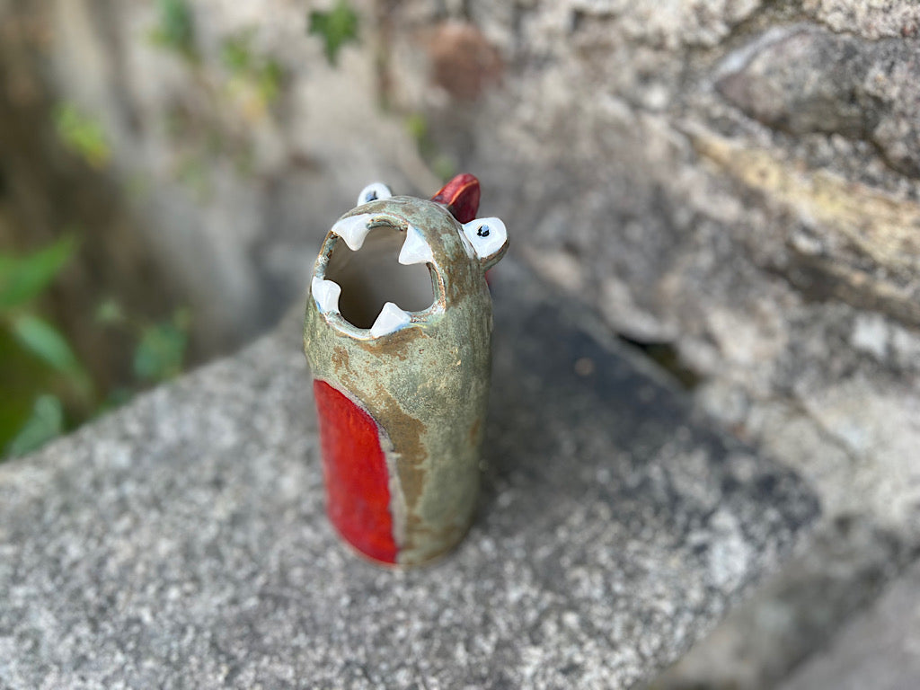 Vaso a forma di Dinosauro/Drago Artigianale in Ceramica Fatta a Mano